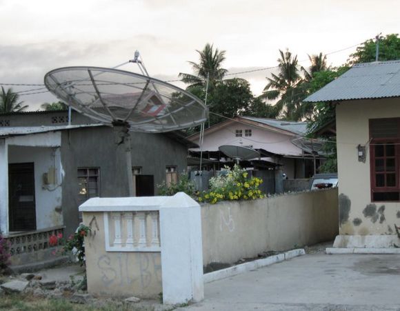 Satellite dishes beaming in Indonesian television – a common site in Dili, East Timor Bexley02.jpg